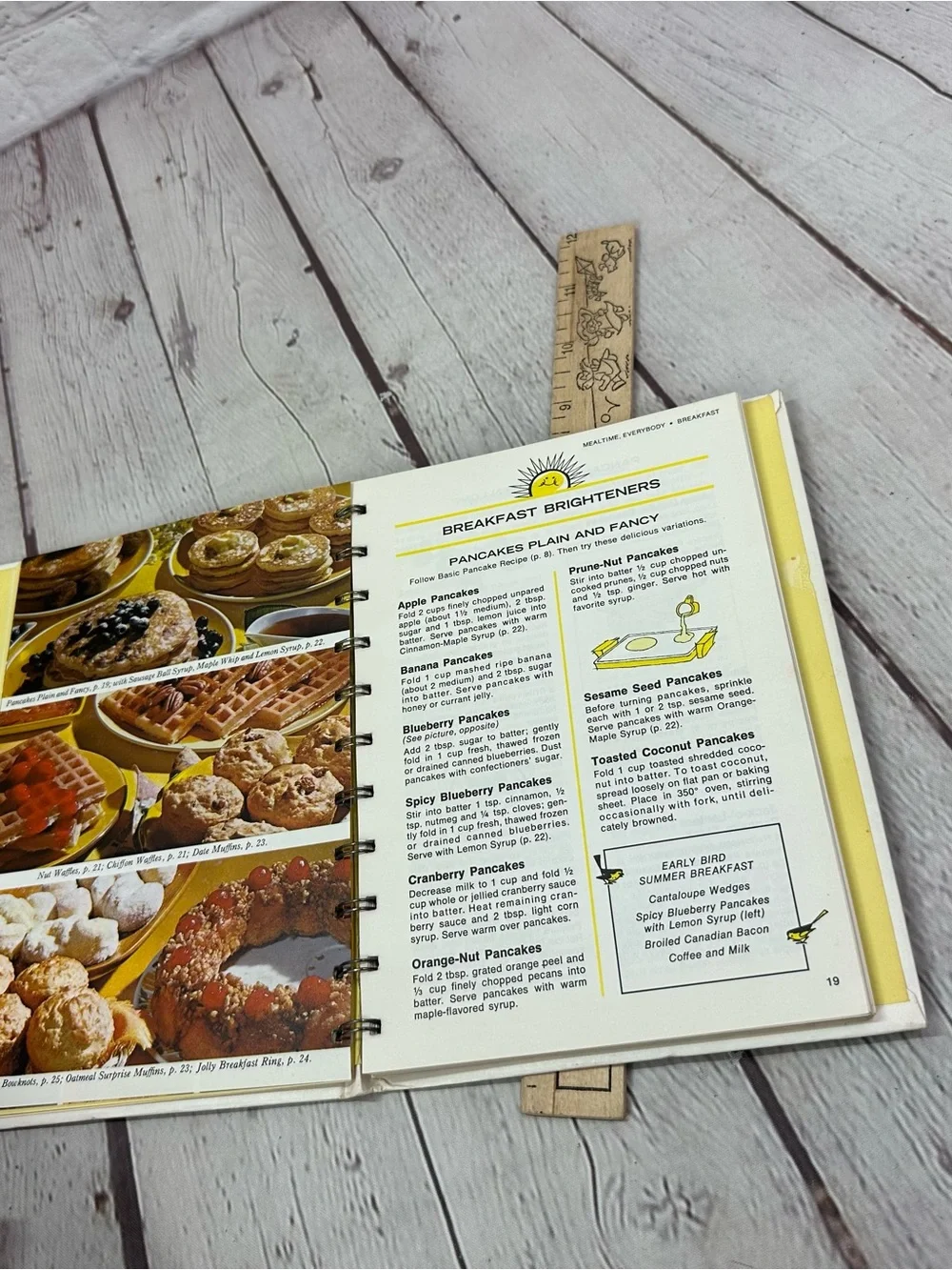 vtg 1967 So Quick with bisquick betty crocker Cookbook hardcover retro cottage